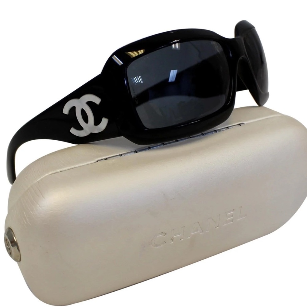 CHANEL Sunglasses